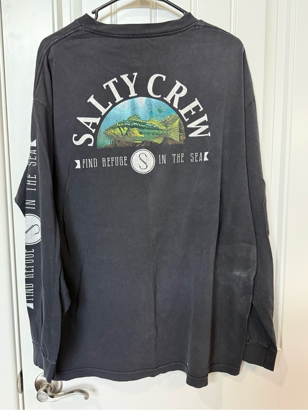 Men’s Salty Crew Black Long-Sleeve Tee with Coastal Fish Graphic Sz XL grunged